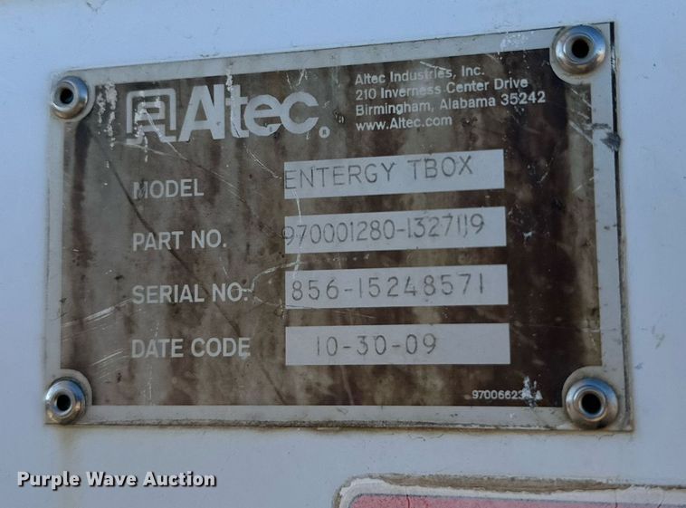 image for item DQ1563 2010 Freightliner Business Class M2 106  digger derrick truck