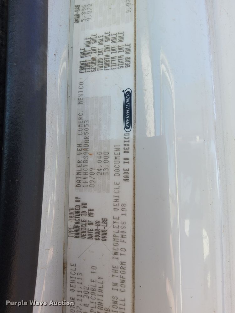 image for item DQ1563 2010 Freightliner Business Class M2 106  digger derrick truck