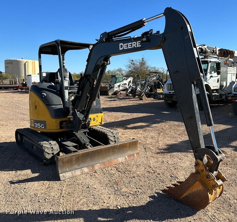 image for item DQ1564 2019 John Deere 35G  mini excavator