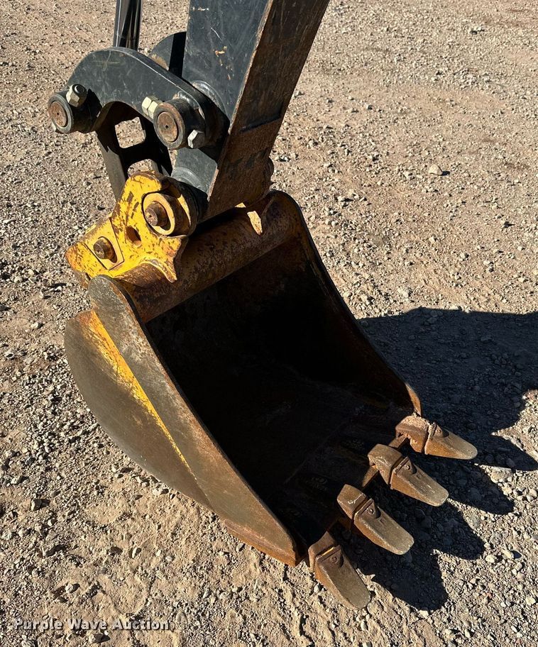 image for item DQ1564 2019 John Deere 35G  mini excavator