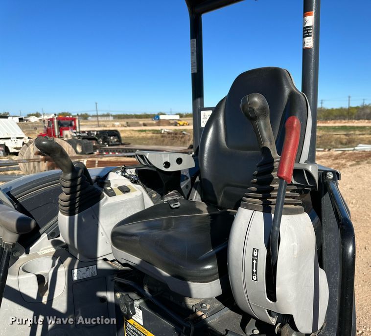 image for item DQ1564 2019 John Deere 35G  mini excavator