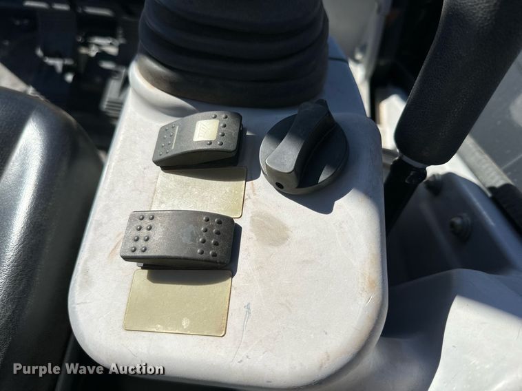 image for item DQ1564 2019 John Deere 35G  mini excavator