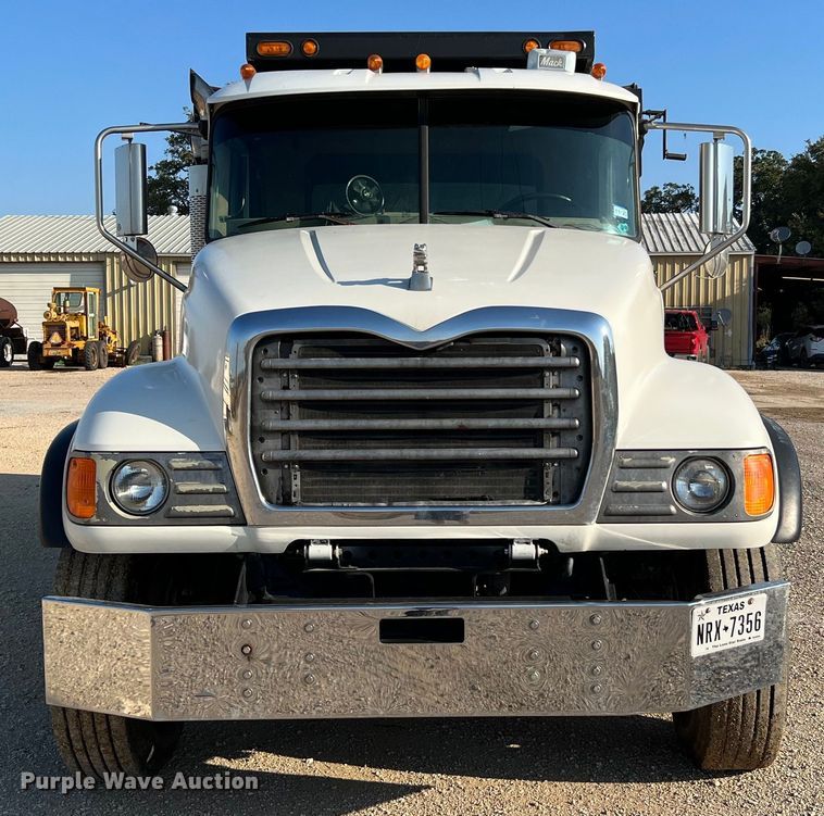 image for item DQ2207 2004 Mack CV713  dump truck