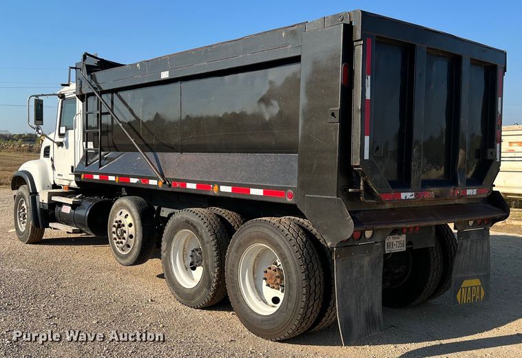 image for item DQ2207 2004 Mack CV713  dump truck