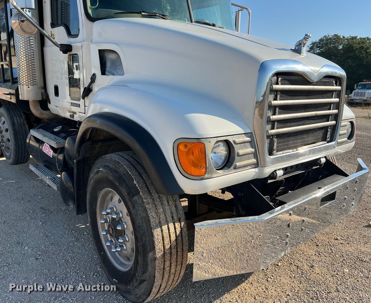 image for item DQ2207 2004 Mack CV713  dump truck