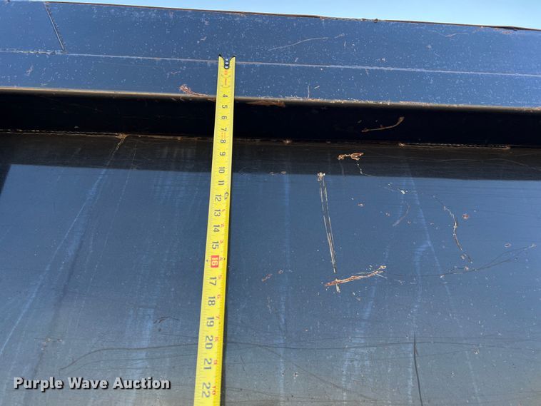 image for item DQ2207 2004 Mack CV713  dump truck