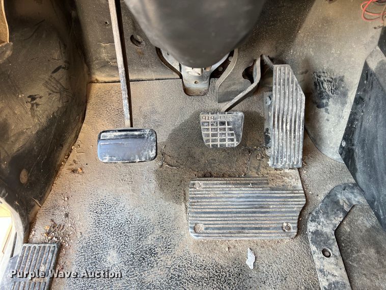 image for item DQ2207 2004 Mack CV713  dump truck