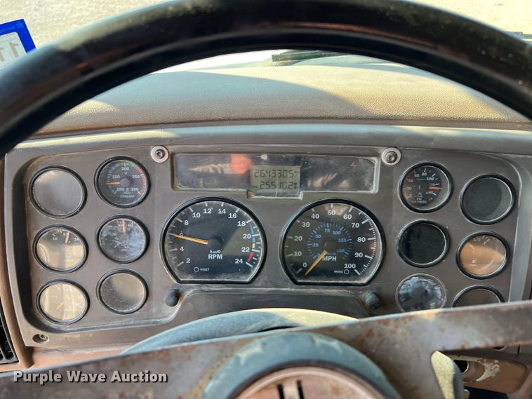 image for item DQ2207 2004 Mack CV713  dump truck