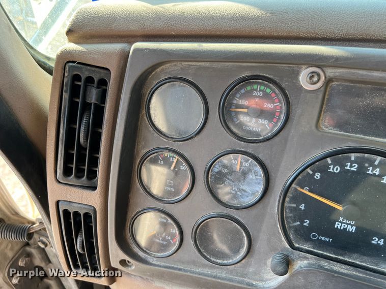 image for item DQ2207 2004 Mack CV713  dump truck