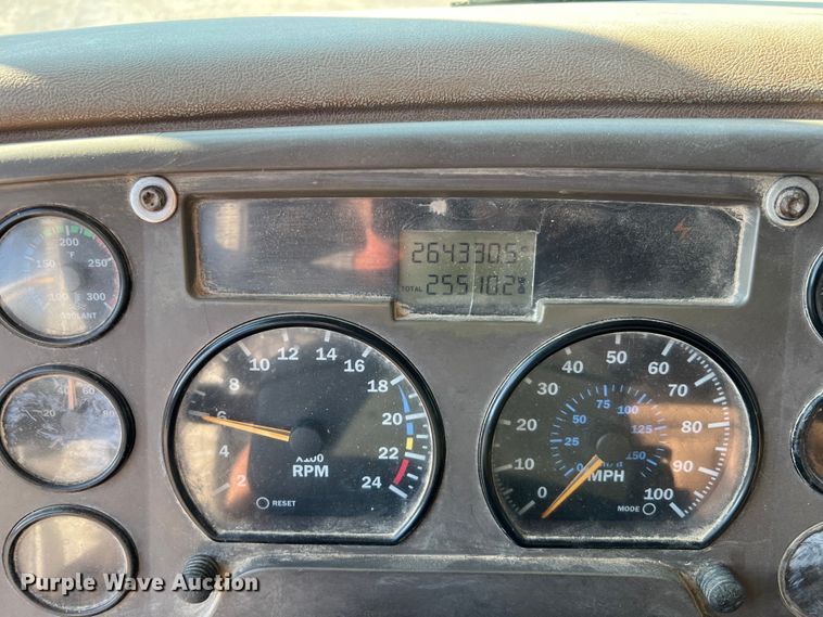 image for item DQ2207 2004 Mack CV713  dump truck