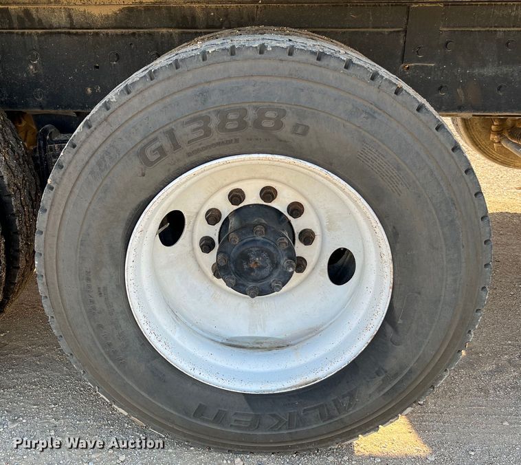 image for item DQ2207 2004 Mack CV713  dump truck