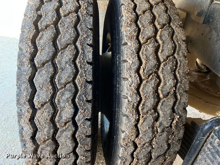 image for item DQ2207 2004 Mack CV713  dump truck