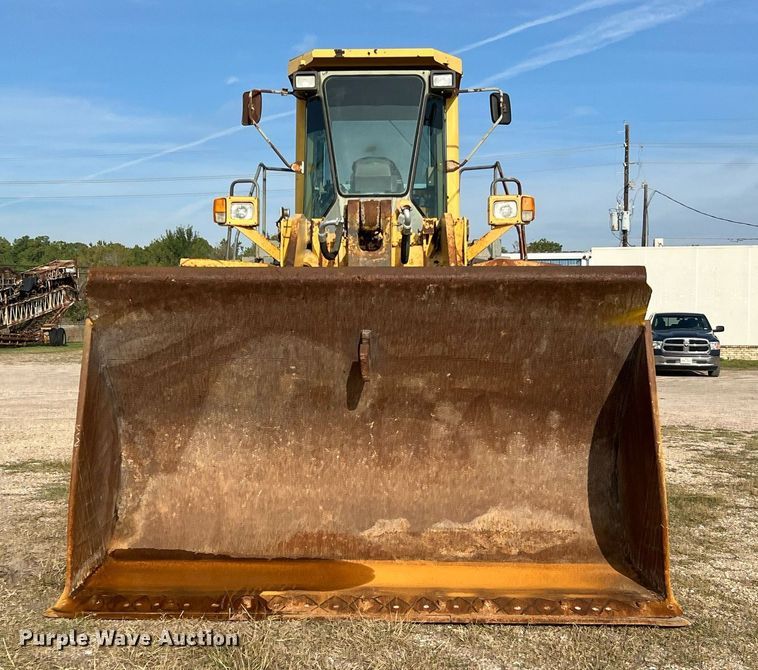 image for item DQ2310 1997 Komatsu WA500-1LE  wheel loader