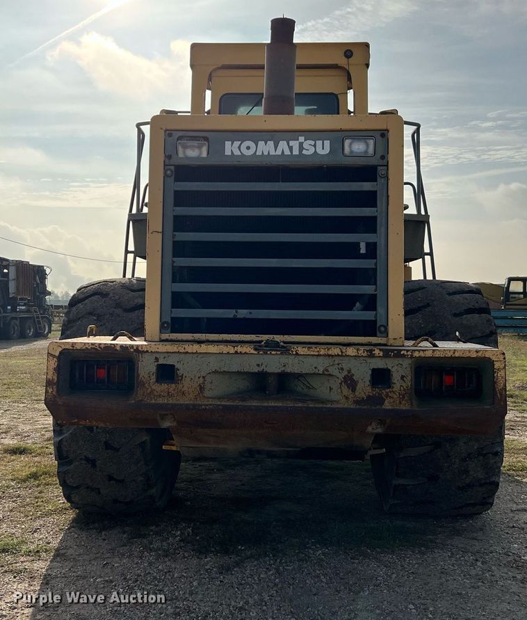 image for item DQ2310 1997 Komatsu WA500-1LE  wheel loader