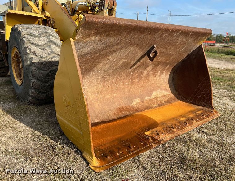 image for item DQ2310 1997 Komatsu WA500-1LE  wheel loader