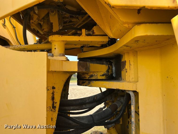 image for item DQ2310 1997 Komatsu WA500-1LE  wheel loader