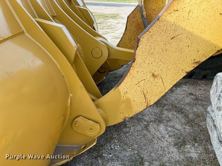 image for item DQ2310 1997 Komatsu WA500-1LE  wheel loader