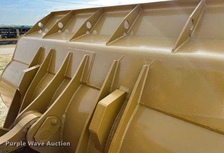 image for item DQ2310 1997 Komatsu WA500-1LE  wheel loader