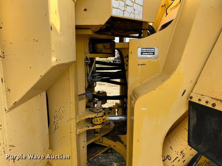 image for item DQ2310 1997 Komatsu WA500-1LE  wheel loader