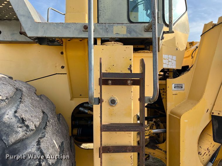 image for item DQ2310 1997 Komatsu WA500-1LE  wheel loader