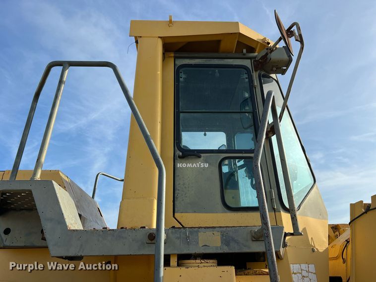 image for item DQ2310 1997 Komatsu WA500-1LE  wheel loader