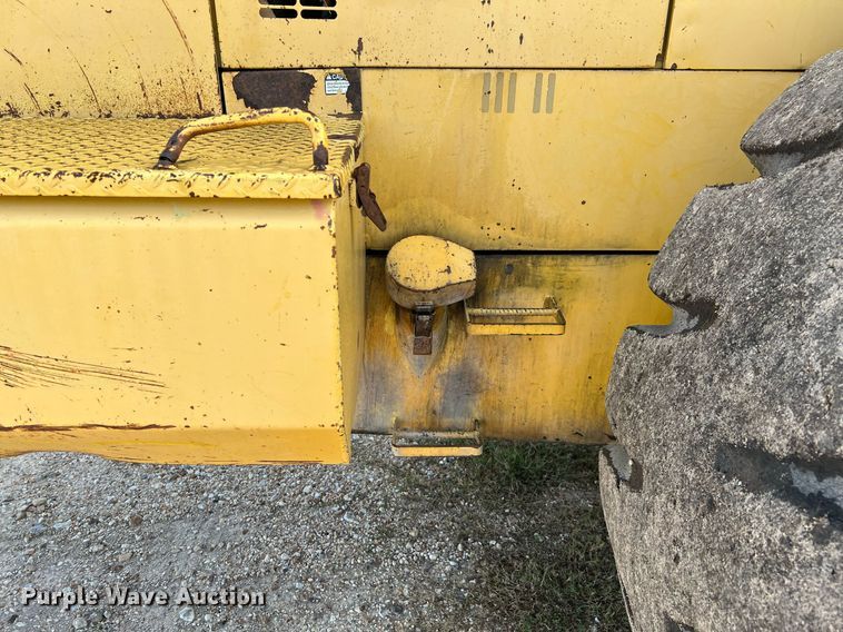 image for item DQ2310 1997 Komatsu WA500-1LE  wheel loader