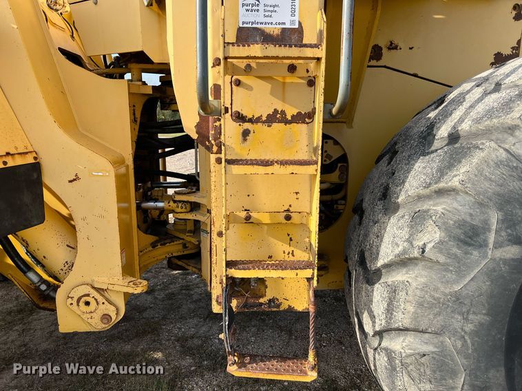 image for item DQ2310 1997 Komatsu WA500-1LE  wheel loader
