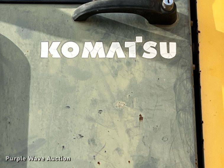 image for item DQ2310 1997 Komatsu WA500-1LE  wheel loader