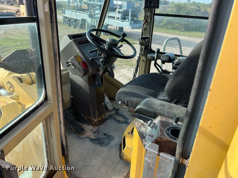 image for item DQ2310 1997 Komatsu WA500-1LE  wheel loader