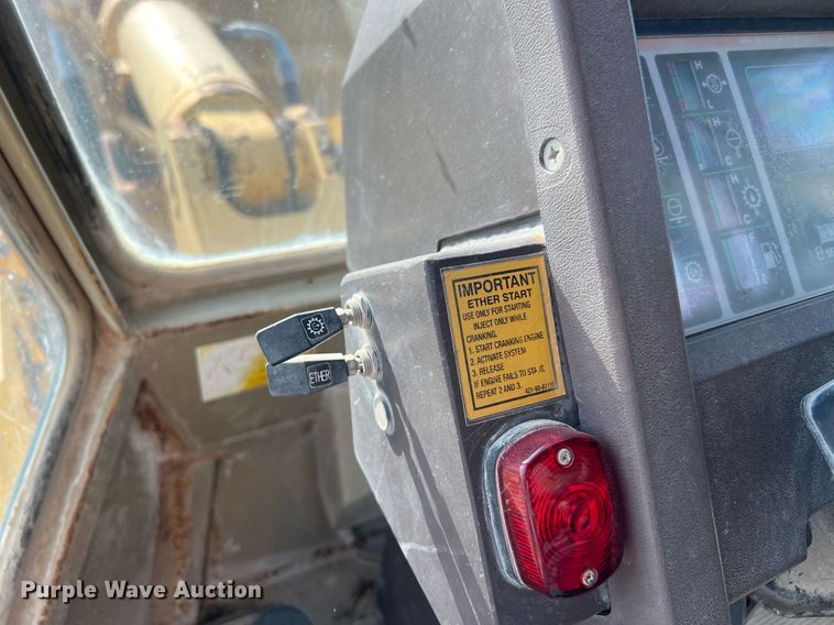 image for item DQ2310 1997 Komatsu WA500-1LE  wheel loader