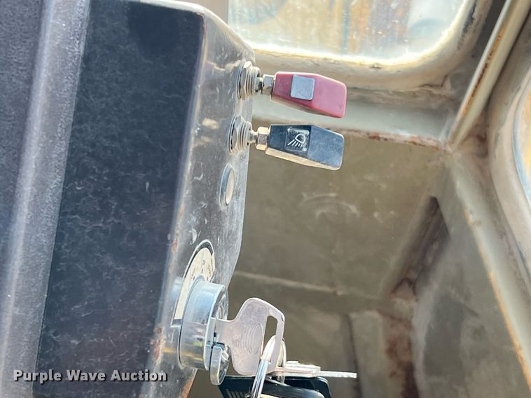 image for item DQ2310 1997 Komatsu WA500-1LE  wheel loader