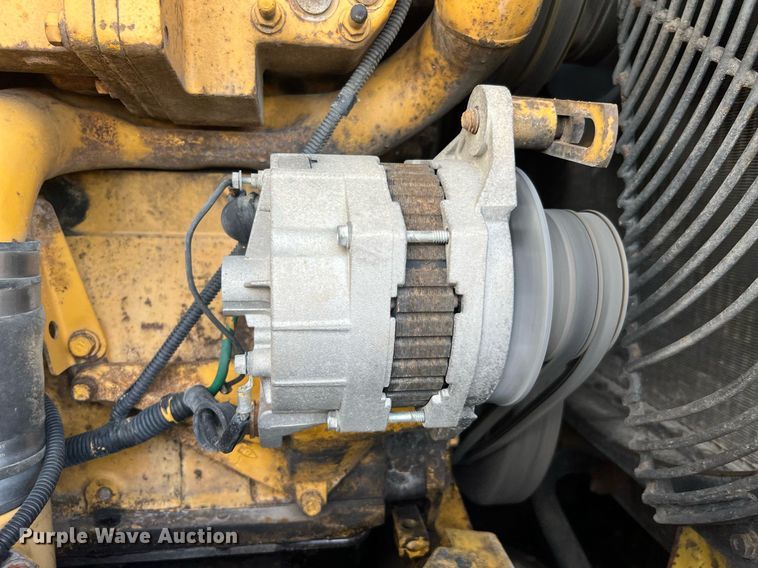 image for item DQ2310 1997 Komatsu WA500-1LE  wheel loader