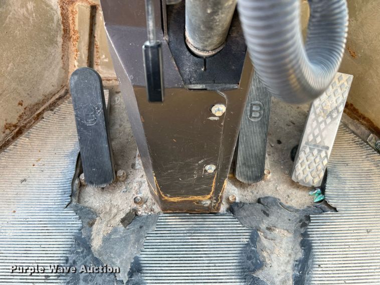 image for item DQ2310 1997 Komatsu WA500-1LE  wheel loader