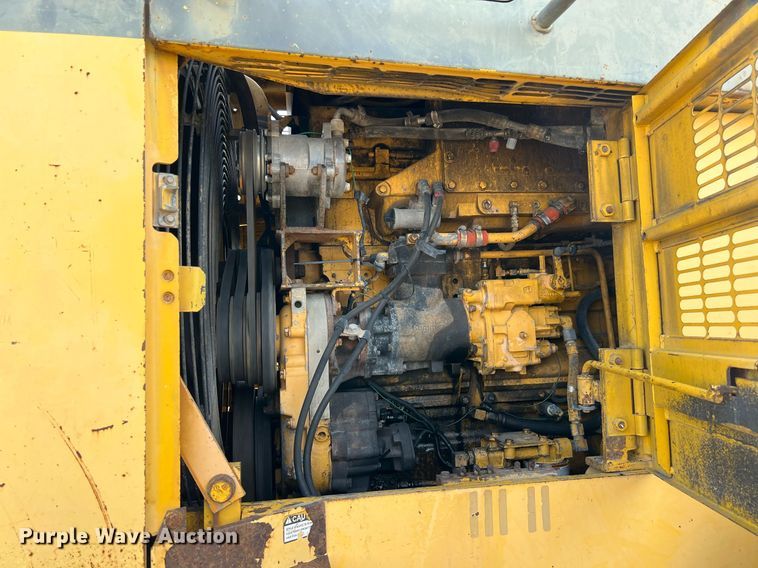 image for item DQ2310 1997 Komatsu WA500-1LE  wheel loader