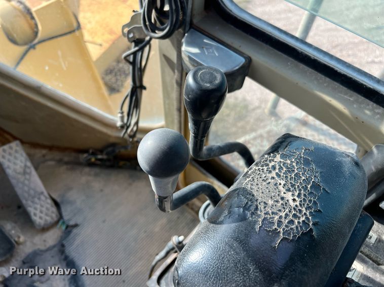 image for item DQ2310 1997 Komatsu WA500-1LE  wheel loader