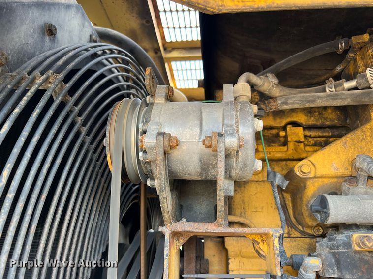 image for item DQ2310 1997 Komatsu WA500-1LE  wheel loader