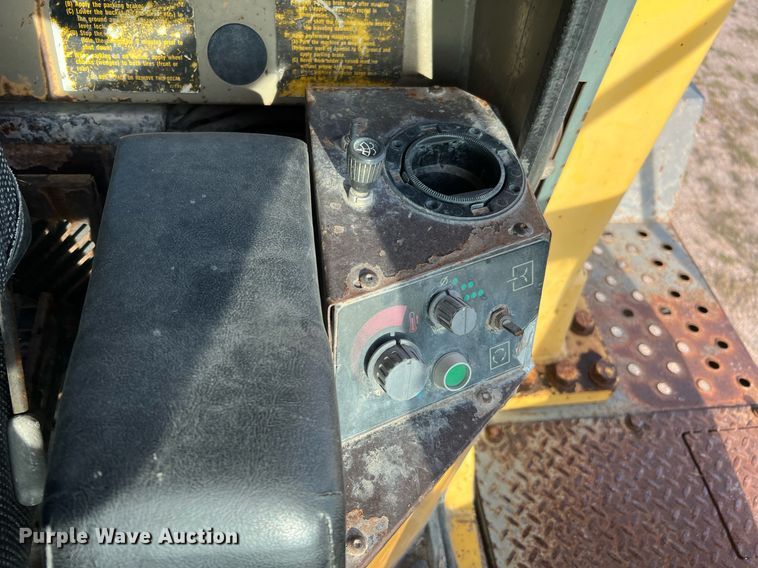 image for item DQ2310 1997 Komatsu WA500-1LE  wheel loader
