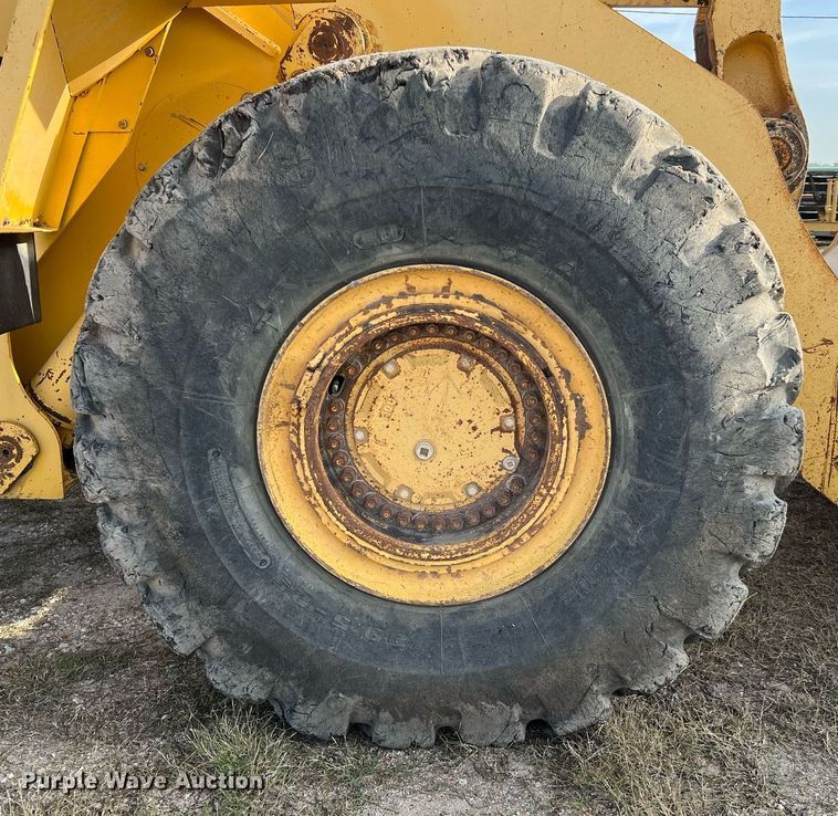 image for item DQ2310 1997 Komatsu WA500-1LE  wheel loader
