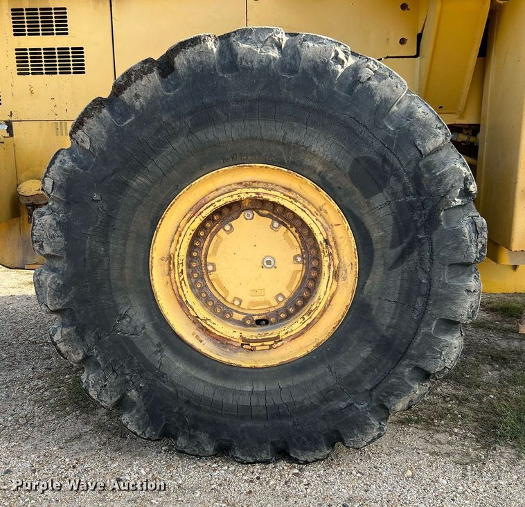 image for item DQ2310 1997 Komatsu WA500-1LE  wheel loader