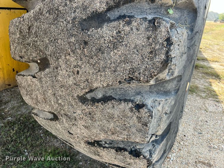 image for item DQ2310 1997 Komatsu WA500-1LE  wheel loader