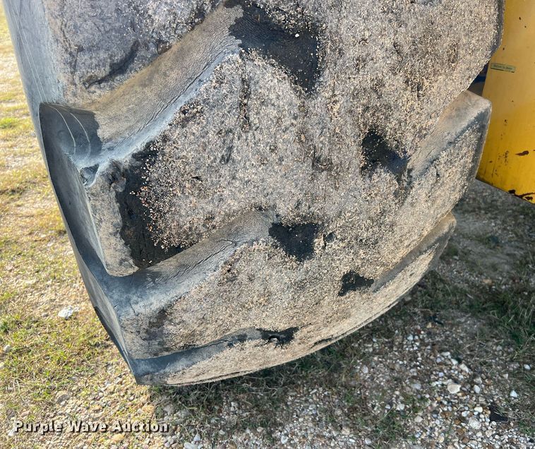 image for item DQ2310 1997 Komatsu WA500-1LE  wheel loader