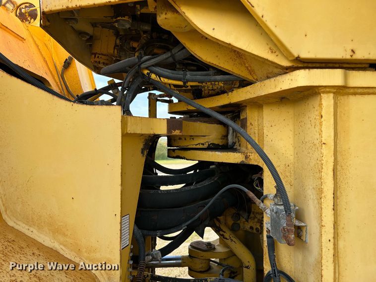 image for item DQ2311 1999 Komatsu WA500-3L  wheel loader