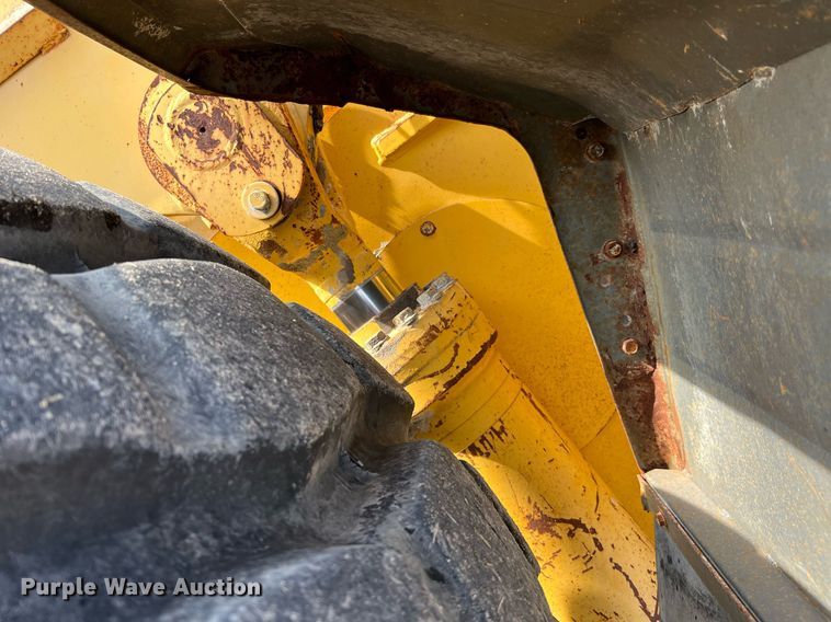 image for item DQ2311 1999 Komatsu WA500-3L  wheel loader