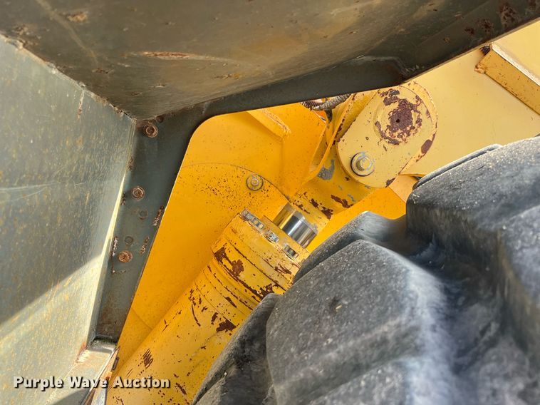 image for item DQ2311 1999 Komatsu WA500-3L  wheel loader
