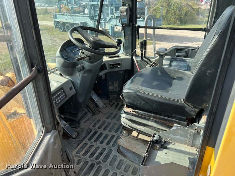 image for item DQ2311 1999 Komatsu WA500-3L  wheel loader