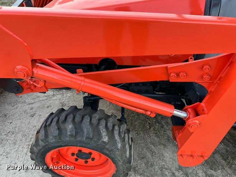 image for item DQ2313 Kubota B21  tractor