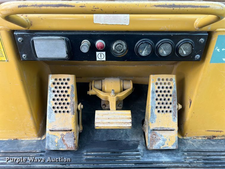 image for item DQ2319 1995 Caterpillar 963B  track loader