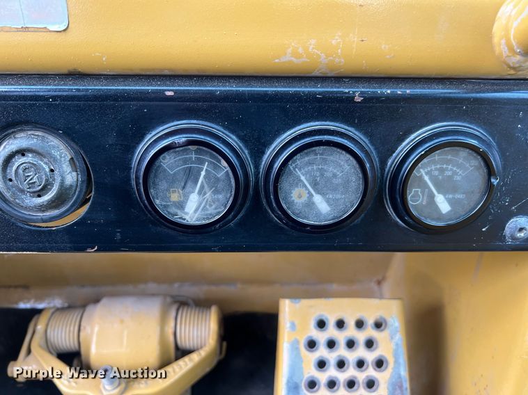 image for item DQ2319 1995 Caterpillar 963B  track loader