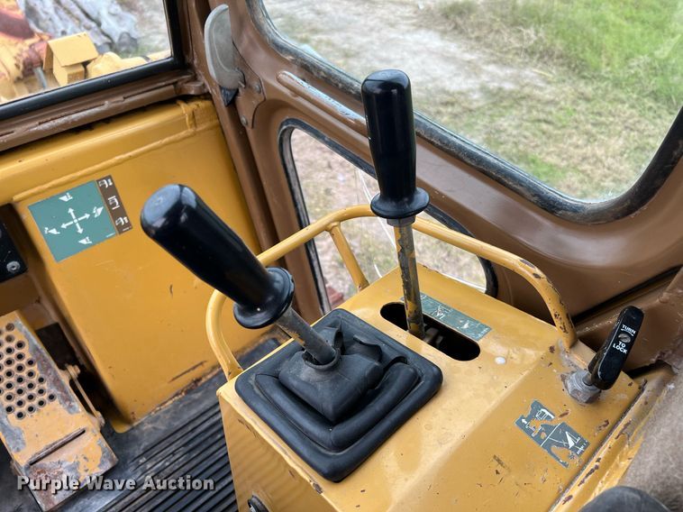 image for item DQ2319 1995 Caterpillar 963B  track loader