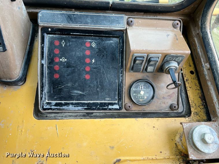 image for item DQ2319 1995 Caterpillar 963B  track loader